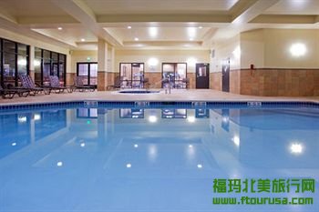 丹佛机场假日套房酒店（三星级）